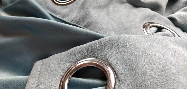 Skórzany materiał z dziurami